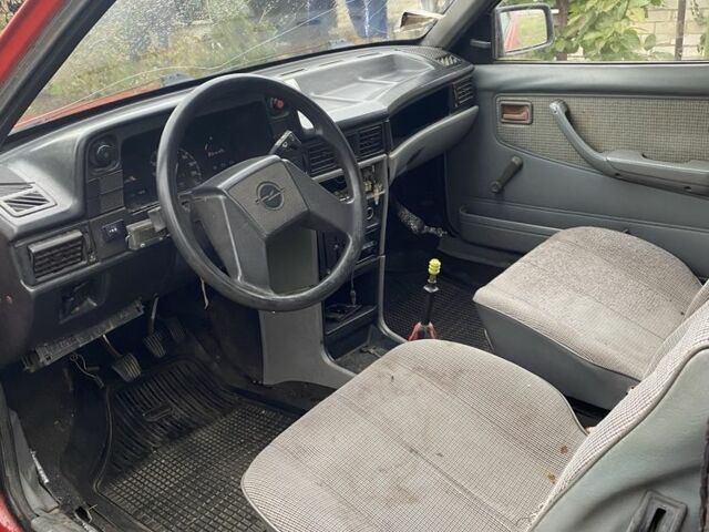 Красный Опель Кадет, объемом двигателя 1.3 л и пробегом 77 тыс. км за 550 $, фото 5 на Automoto.ua