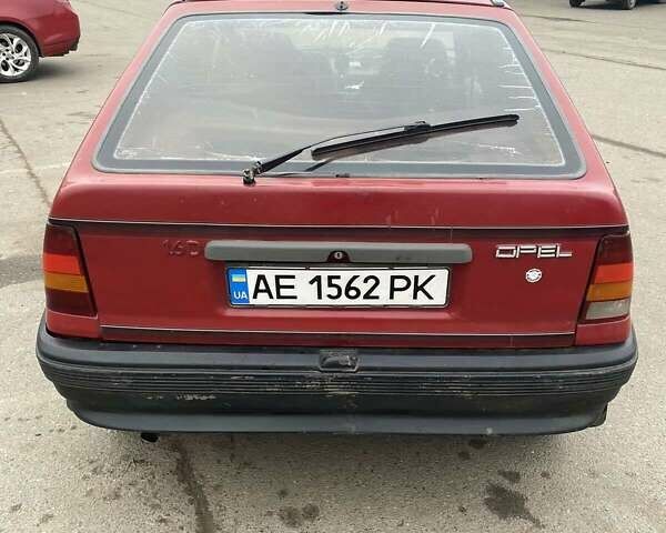 Красный Опель Кадет, объемом двигателя 1.6 л и пробегом 200 тыс. км за 1145 $, фото 3 на Automoto.ua
