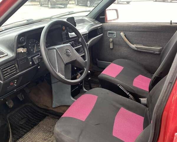 Красный Опель Кадет, объемом двигателя 1.6 л и пробегом 200 тыс. км за 1145 $, фото 7 на Automoto.ua