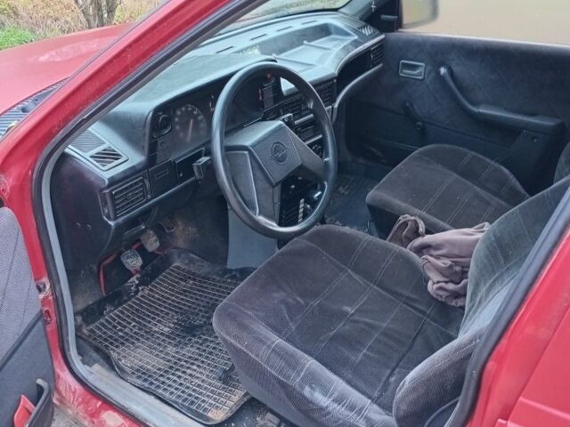 Червоний Опель Кадет, об'ємом двигуна 1.6 л та пробігом 150 тис. км за 1300 $, фото 3 на Automoto.ua