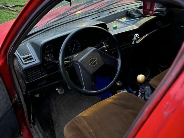 Красный Опель Кадет, объемом двигателя 1.6 л и пробегом 2 тыс. км за 481 $, фото 5 на Automoto.ua