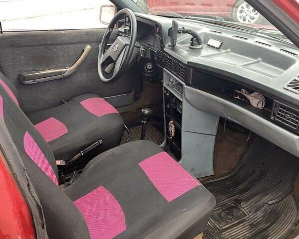 Красный Опель Кадет, объемом двигателя 1.6 л и пробегом 200 тыс. км за 1145 $, фото 9 на Automoto.ua