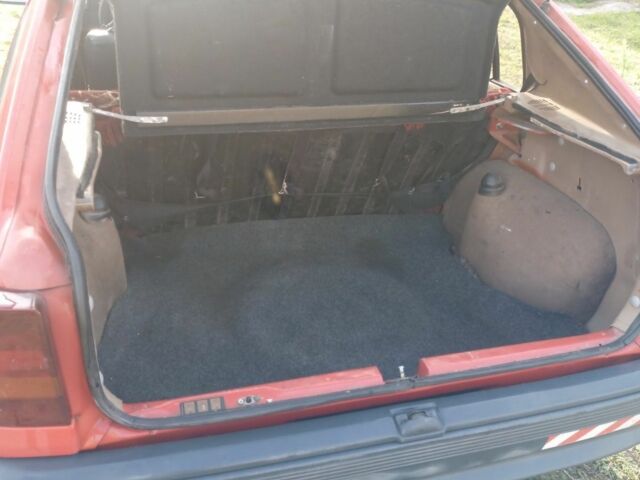 Красный Опель Кадет, объемом двигателя 1.7 л и пробегом 100 тыс. км за 1300 $, фото 3 на Automoto.ua