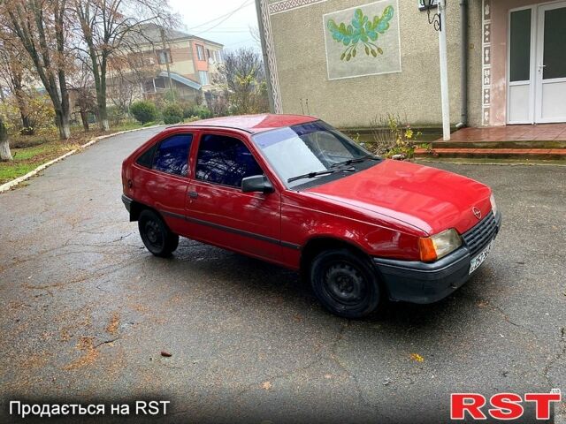 Красный Опель Кадет, объемом двигателя 1.6 л и пробегом 300 тыс. км за 1350 $, фото 3 на Automoto.ua