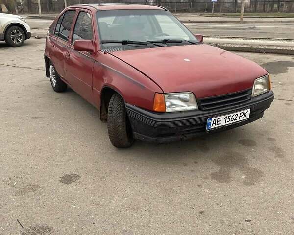 Красный Опель Кадет, объемом двигателя 1.6 л и пробегом 200 тыс. км за 1145 $, фото 1 на Automoto.ua