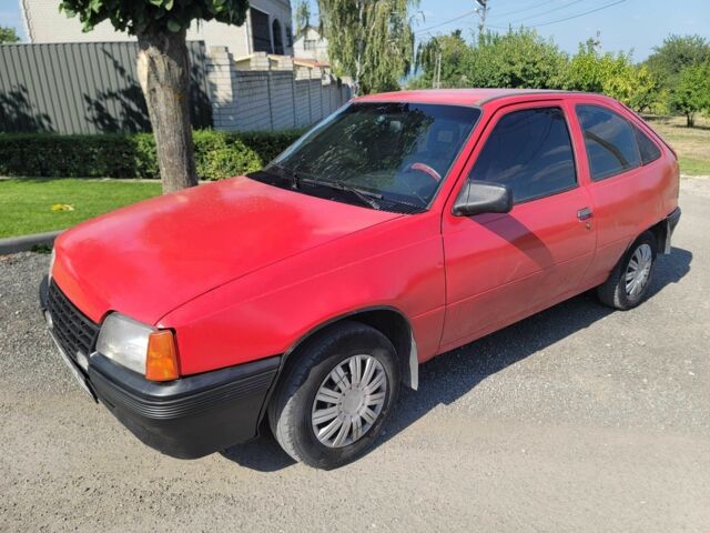 Красный Опель Кадет, объемом двигателя 1.6 л и пробегом 220 тыс. км за 800 $, фото 2 на Automoto.ua