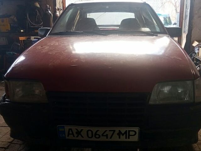 Красный Опель Кадет, объемом двигателя 1.3 л и пробегом 350 тыс. км за 600 $, фото 1 на Automoto.ua