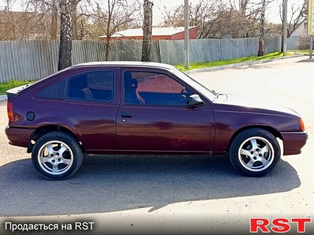 Красный Опель Кадет, объемом двигателя 1.3 л и пробегом 0 тыс. км за 1399 $, фото 5 на Automoto.ua