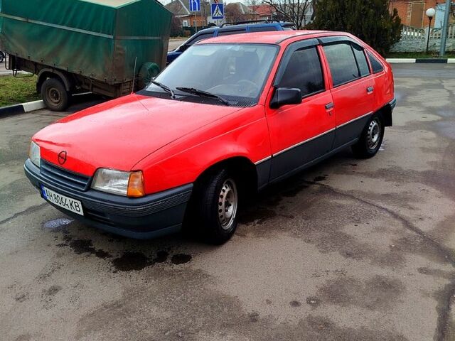 Червоний Опель Кадет, об'ємом двигуна 1.3 л та пробігом 170 тис. км за 850 $, фото 1 на Automoto.ua