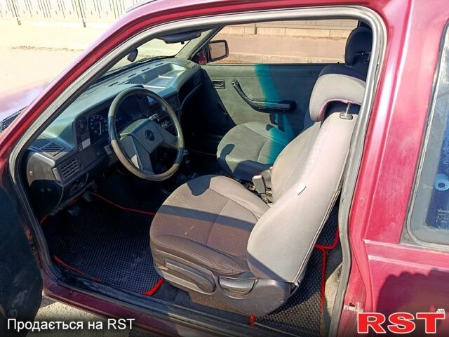 Красный Опель Кадет, объемом двигателя 1.3 л и пробегом 0 тыс. км за 1399 $, фото 9 на Automoto.ua