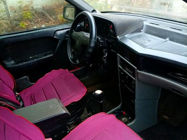 Красный Опель Кадет, объемом двигателя 1.6 л и пробегом 174 тыс. км за 999 $, фото 1 на Automoto.ua