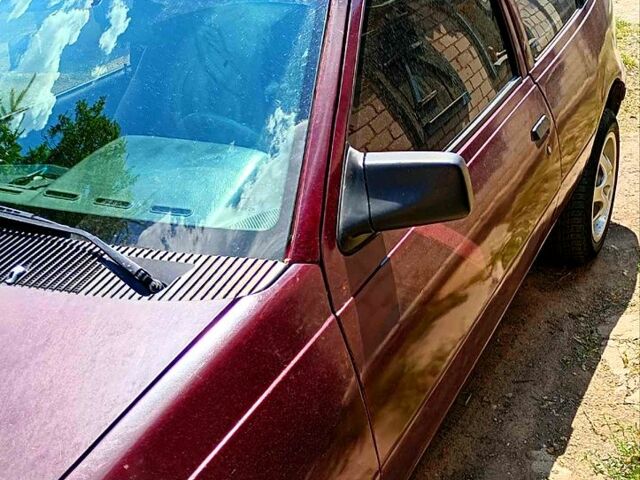 Красный Опель Кадет, объемом двигателя 1.3 л и пробегом 120 тыс. км за 750 $, фото 3 на Automoto.ua