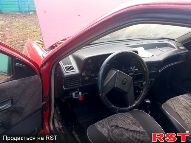 Красный Опель Кадет, объемом двигателя 1.3 л и пробегом 350 тыс. км за 600 $, фото 2 на Automoto.ua