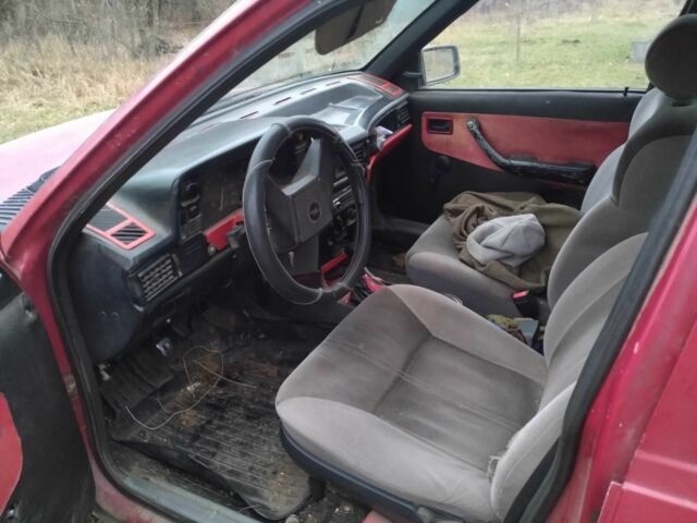 Красный Опель Кадет, объемом двигателя 0 л и пробегом 350 тыс. км за 377 $, фото 4 на Automoto.ua