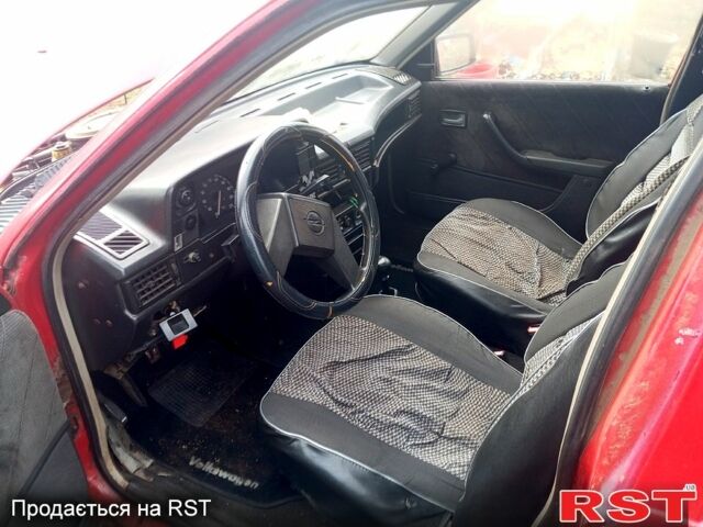 Красный Опель Кадет, объемом двигателя 1.3 л и пробегом 350 тыс. км за 600 $, фото 4 на Automoto.ua