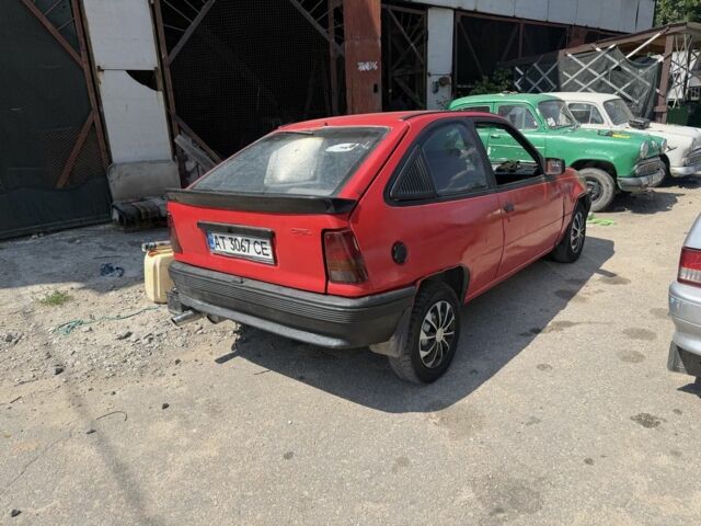 Красный Опель Кадет, объемом двигателя 1.3 л и пробегом 211 тыс. км за 700 $, фото 2 на Automoto.ua