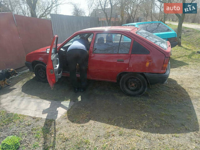 Красный Опель Кадет, объемом двигателя 1.3 л и пробегом 200 тыс. км за 720 $, фото 1 на Automoto.ua
