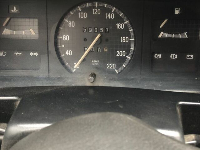 Красный Опель Кадет, объемом двигателя 1.3 л и пробегом 550 тыс. км за 700 $, фото 6 на Automoto.ua