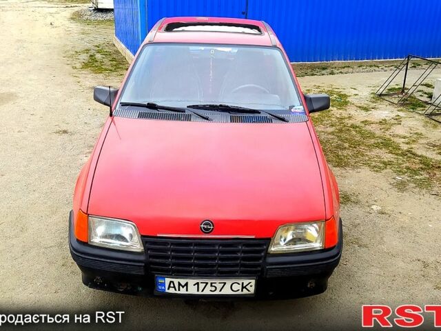 Красный Опель Кадет, объемом двигателя 1.3 л и пробегом 0 тыс. км за 800 $, фото 1 на Automoto.ua