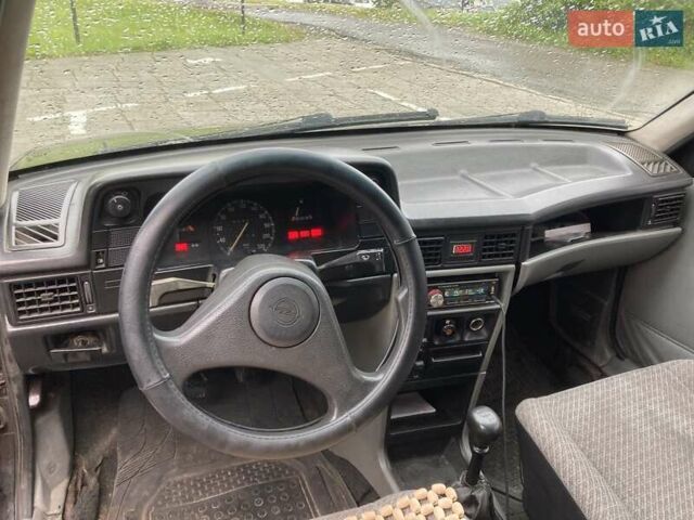 Красный Опель Кадет, объемом двигателя 1.28 л и пробегом 198 тыс. км за 800 $, фото 9 на Automoto.ua