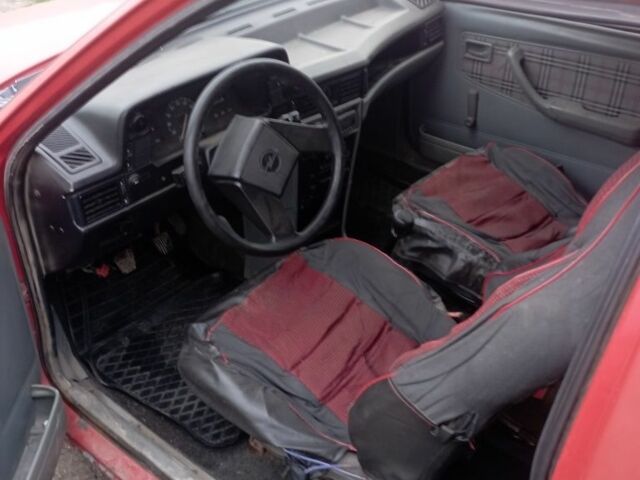 Червоний Опель Кадет, об'ємом двигуна 1.6 л та пробігом 500 тис. км за 1000 $, фото 3 на Automoto.ua