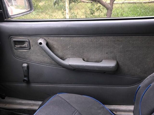 Красный Опель Кадет, объемом двигателя 1.3 л и пробегом 550 тыс. км за 700 $, фото 4 на Automoto.ua