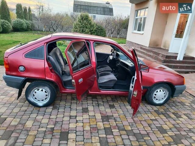 Красный Опель Кадет, объемом двигателя 1.3 л и пробегом 100 тыс. км за 1550 $, фото 5 на Automoto.ua