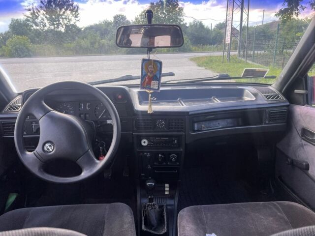 Красный Опель Кадет, объемом двигателя 1.3 л и пробегом 100 тыс. км за 900 $, фото 10 на Automoto.ua