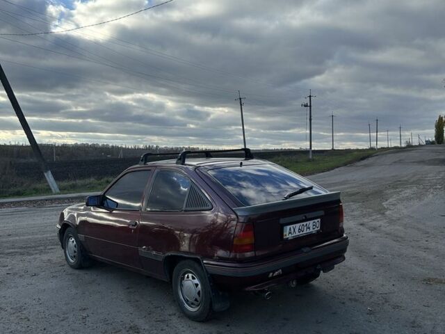 Красный Опель Кадет, объемом двигателя 1.4 л и пробегом 111 тыс. км за 836 $, фото 3 на Automoto.ua