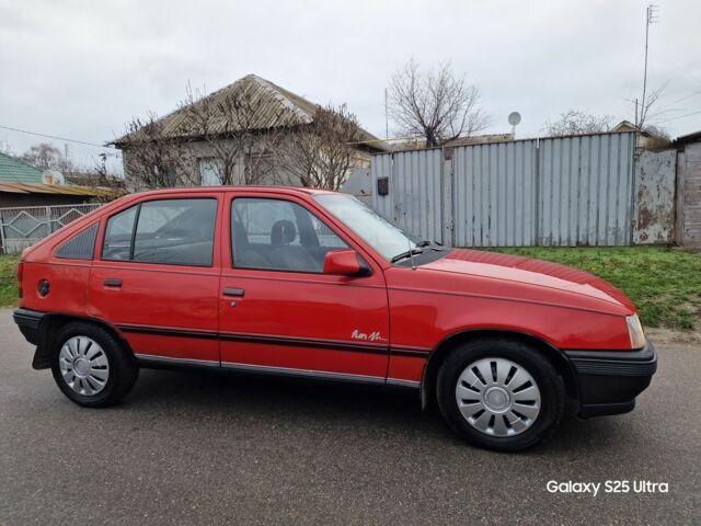 Красный Опель Кадет, объемом двигателя 1.4 л и пробегом 300 тыс. км за 899 $, фото 4 на Automoto.ua