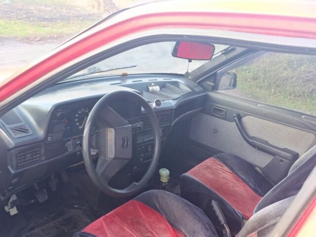 Червоний Опель Кадет, об'ємом двигуна 1 л та пробігом 111 тис. км за 650 $, фото 4 на Automoto.ua