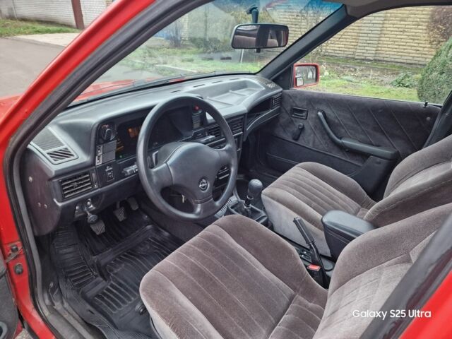 Красный Опель Кадет, объемом двигателя 1.4 л и пробегом 300 тыс. км за 899 $, фото 6 на Automoto.ua