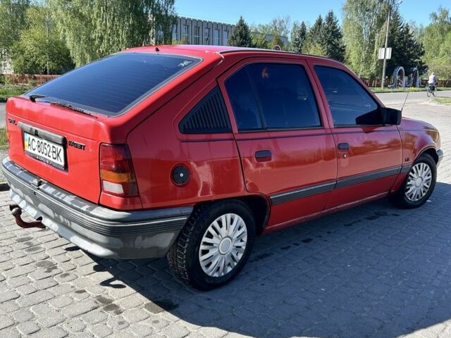 Червоний Опель Кадет, об'ємом двигуна 1.4 л та пробігом 390 тис. км за 900 $, фото 3 на Automoto.ua