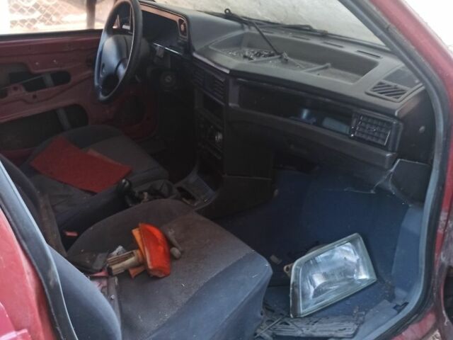 Красный Опель Кадет, объемом двигателя 1.8 л и пробегом 300 тыс. км за 418 $, фото 5 на Automoto.ua