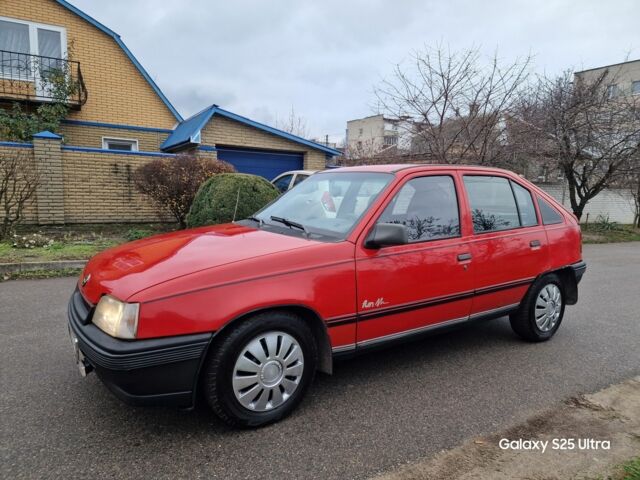 Красный Опель Кадет, объемом двигателя 1.4 л и пробегом 300 тыс. км за 899 $, фото 5 на Automoto.ua