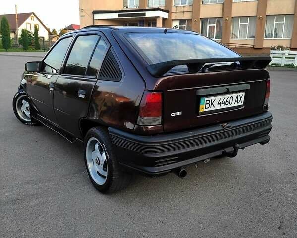 Красный Опель Кадет, объемом двигателя 1.6 л и пробегом 222 тыс. км за 1450 $, фото 4 на Automoto.ua