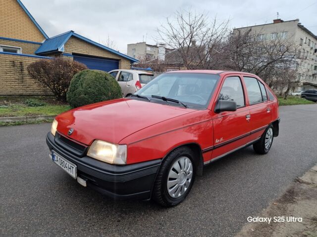 Красный Опель Кадет, объемом двигателя 1.4 л и пробегом 300 тыс. км за 899 $, фото 2 на Automoto.ua