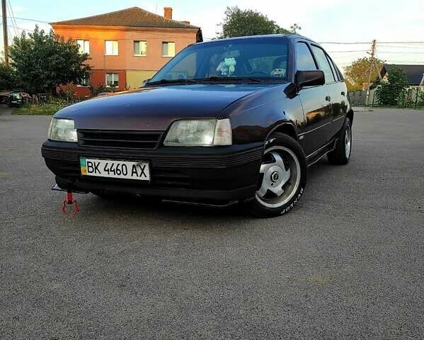 Красный Опель Кадет, объемом двигателя 1.6 л и пробегом 222 тыс. км за 1450 $, фото 5 на Automoto.ua