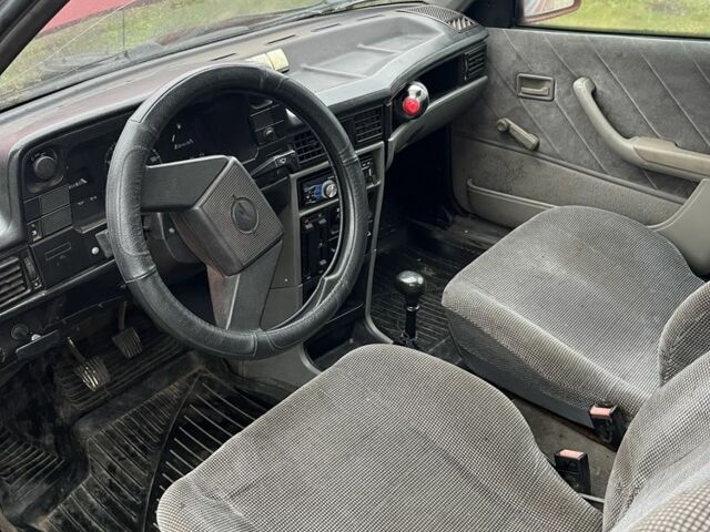 Красный Опель Кадет, объемом двигателя 1.6 л и пробегом 3 тыс. км за 850 $, фото 5 на Automoto.ua