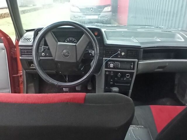 Красный Опель Кадет, объемом двигателя 1.3 л и пробегом 1 тыс. км за 780 $, фото 5 на Automoto.ua