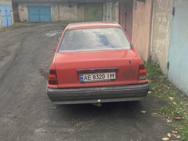 Красный Опель Кадет, объемом двигателя 1.3 л и пробегом 400 тыс. км за 716 $, фото 4 на Automoto.ua