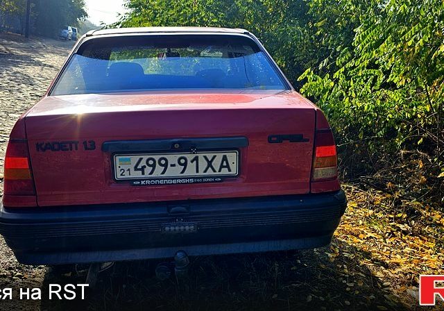Красный Опель Кадет, объемом двигателя 1.3 л и пробегом 300 тыс. км за 1190 $, фото 4 на Automoto.ua