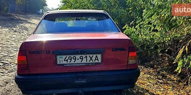 Красный Опель Кадет, объемом двигателя 1.3 л и пробегом 300 тыс. км за 1190 $, фото 3 на Automoto.ua