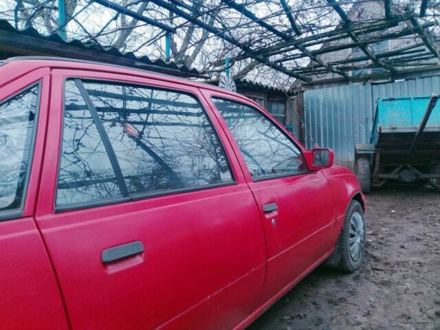 Красный Опель Кадет, объемом двигателя 1.3 л и пробегом 1000 тыс. км за 550 $, фото 3 на Automoto.ua