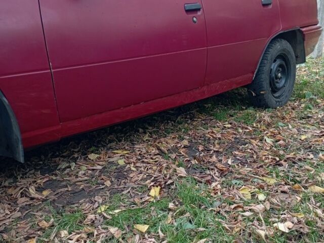 Красный Опель Кадет, объемом двигателя 1.3 л и пробегом 280 тыс. км за 750 $, фото 2 на Automoto.ua