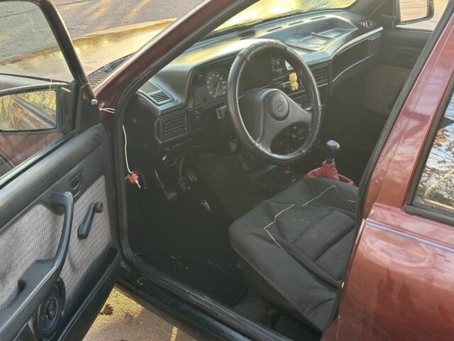 Красный Опель Кадет, объемом двигателя 1.4 л и пробегом 300 тыс. км за 786 $, фото 6 на Automoto.ua