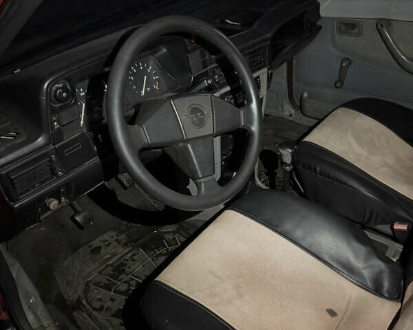 Червоний Опель Кадет, об'ємом двигуна 1.3 л та пробігом 84 тис. км за 800 $, фото 5 на Automoto.ua