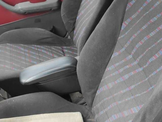 Красный Опель Кадет, объемом двигателя 1.3 л и пробегом 250 тыс. км за 888 $, фото 5 на Automoto.ua