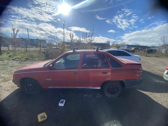 Красный Опель Кадет, объемом двигателя 1.3 л и пробегом 350 тыс. км за 400 $, фото 2 на Automoto.ua