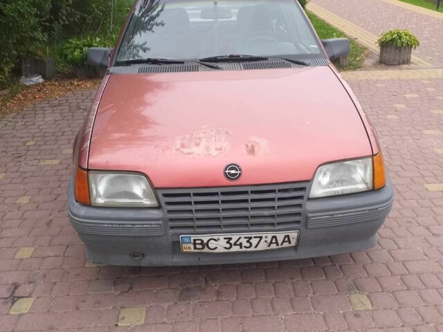 Красный Опель Кадет, объемом двигателя 1.3 л и пробегом 230 тыс. км за 900 $, фото 2 на Automoto.ua